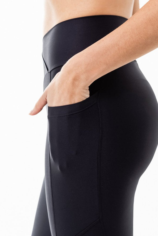 LEVITATE Capri with Pockets - SOLID BLACK (with Hawaiian Islands) - lilikoiwear.com