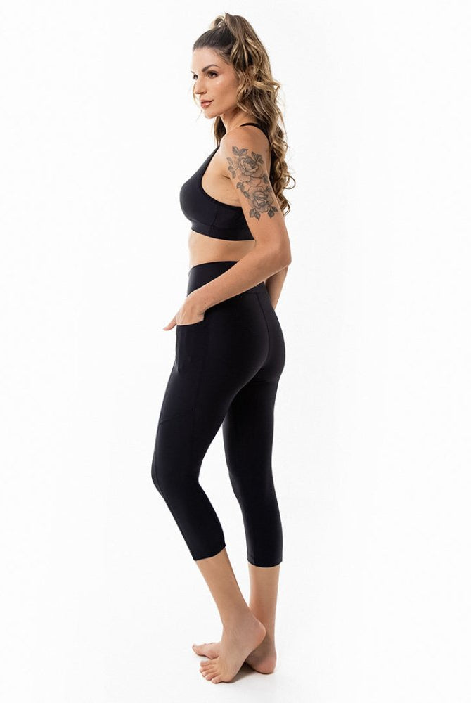 LEVITATE Capri with Pockets - SOLID BLACK (with Hawaiian Islands) - lilikoiwear.com
