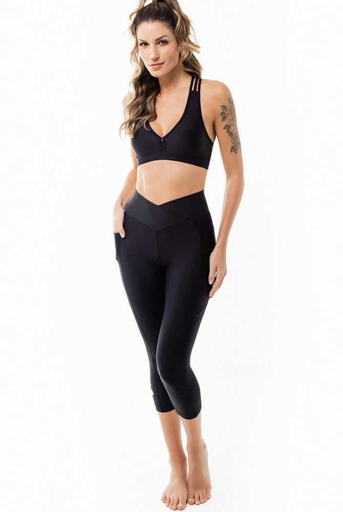LEVITATE Capri with Pockets - SOLID BLACK (with Hawaiian Islands) - lilikoiwear.com