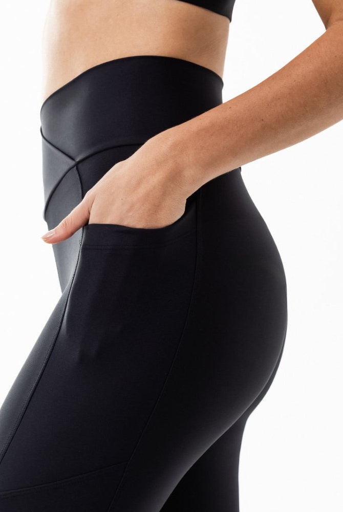 LEVITATE Leggings with Pockets - SOLID BLACK (with Hawaiian Islands) - lilikoiwear.com