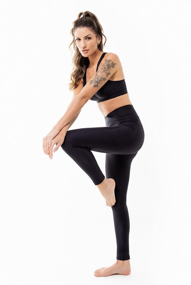 LEVITATE Leggings with Pockets - SOLID BLACK (with Hawaiian Islands) - lilikoiwear.com