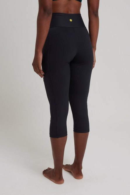 LEVITATE Capri with Pockets - SOLID BLACK (with Hawaiian Islands) - lilikoiwear.com