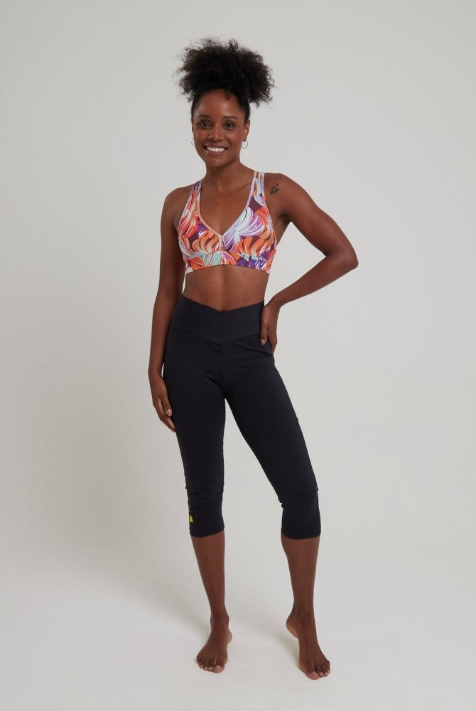 LEVITATE Capri with Pockets - SOLID BLACK (with Hawaiian Islands) - lilikoiwear.com