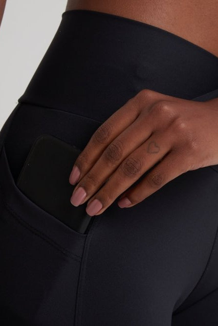 LEVITATE Capri with Pockets - SOLID BLACK (with Hawaiian Islands) - lilikoiwear.com