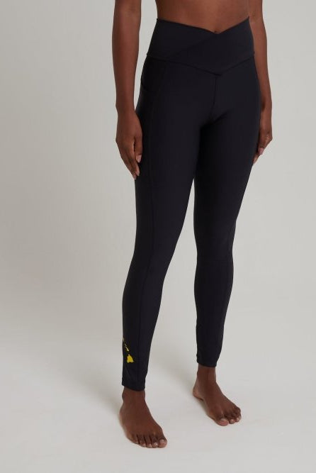 LEVITATE Leggings with Pockets - SOLID BLACK (with Hawaiian Islands) - lilikoiwear.com