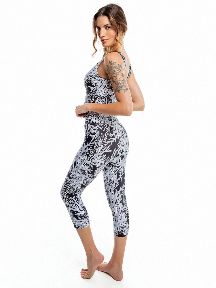 Capri Legging with Pockets - BLACK CORAL - lilikoiwear.com