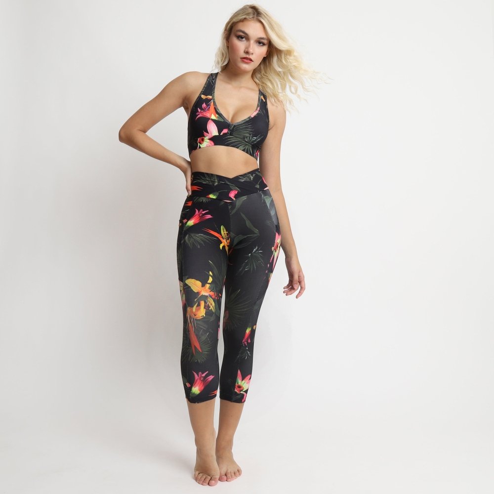 https://lilikoiwear.com/cdn/shop/products/capri-legging-with-pockets-black-floral-881332.jpg?v=1706004561