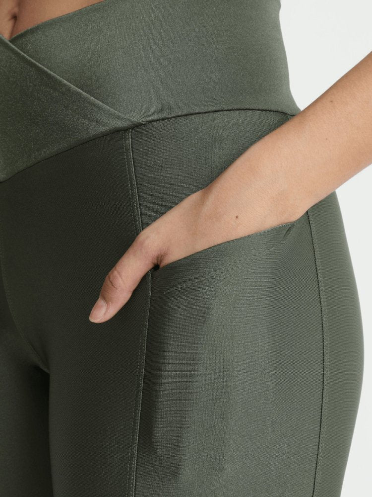 Capri Legging with Pockets - CROCO - lilikoiwear.com