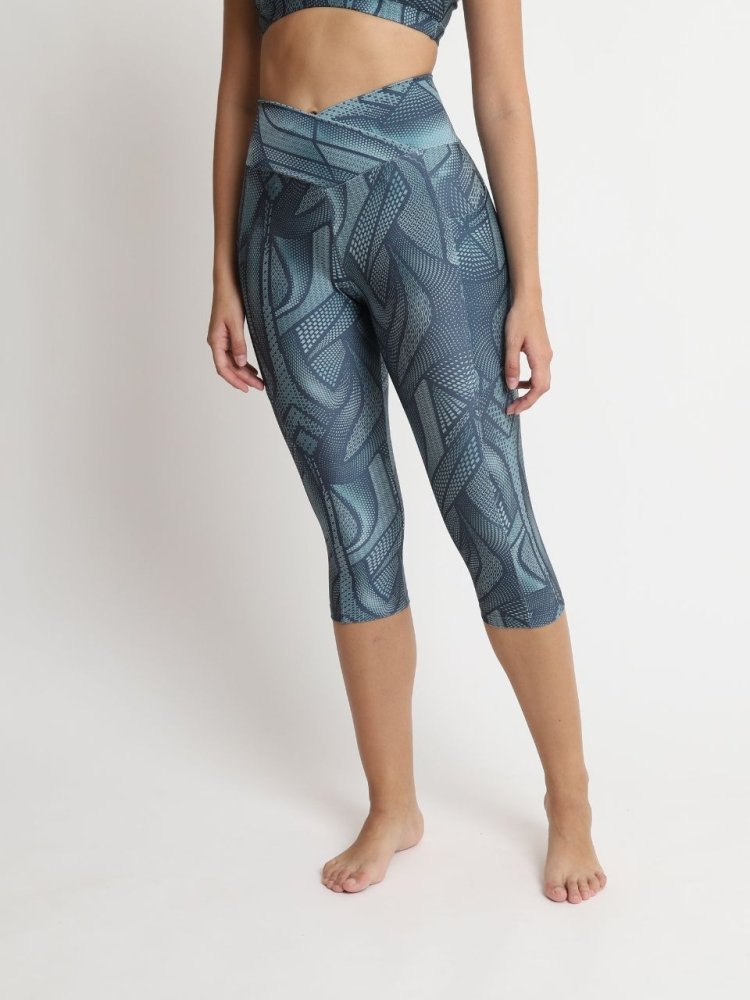 Colorful Sustainable Capri Yoga Pants with Pockets, Eco-Friendly Leggings