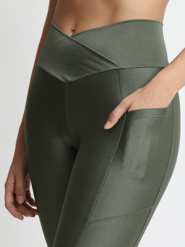 13 Yoga Pants With Pockets That'll Make Your Workout SO Much Better |  HuffPost Life